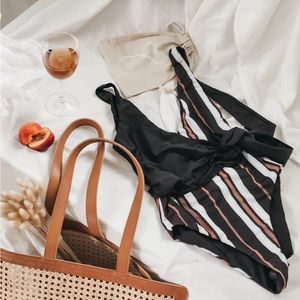 NEW WITH TAGS Baiia xanthorr reversible wrapsuit US 8